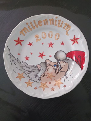 Millennium 2000 Plate limited edition, anniversary year, like new