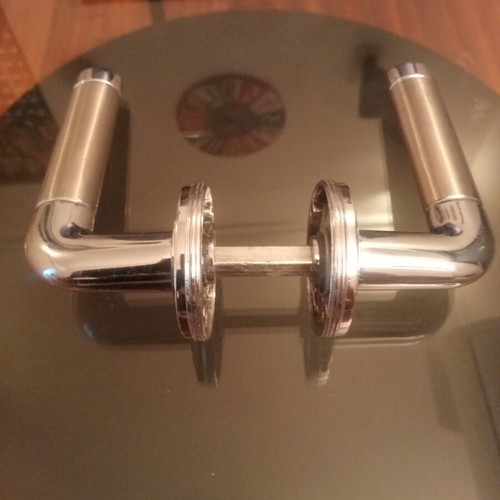 Door handle chrome like new