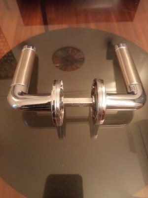 Door handle chrome like new
