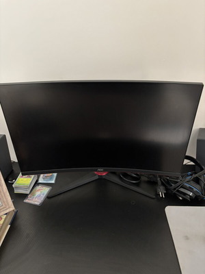 AOC κυρτή gaming οθόνη 27 ιντσών με ρυθμό ανανέωσης 240Hz