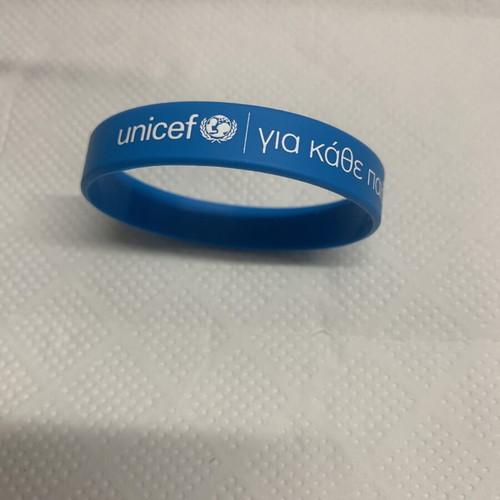 Unicef bracelet new, blue rubber with message