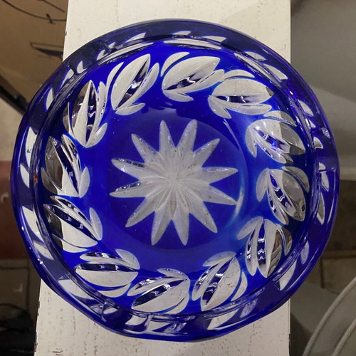 Blue crystal ashtrays like new, set of two
