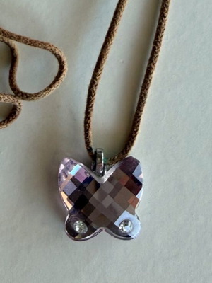 Swarovski butterfly necklace like new, pink lilac