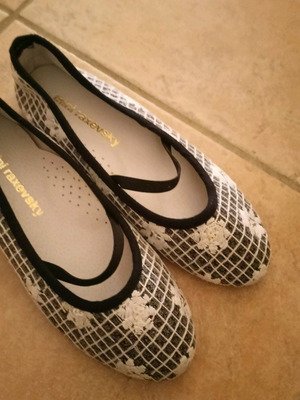 Miss Raxevsky children's ballerinas size 33 like new, black-white