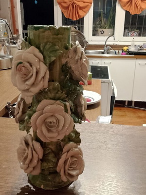 Carved vase with roses like new