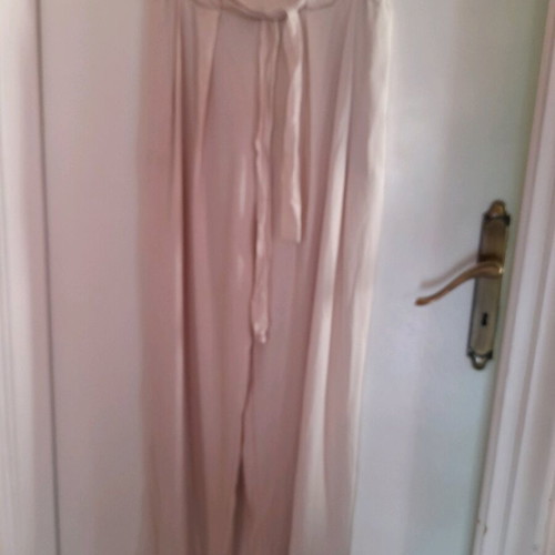 Zoya beige palazzo pants medium like new with pleats and fabric belt