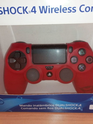 Sony DualShock 4 V2 безжичен контролер с червен калъф Trust GXT нов
