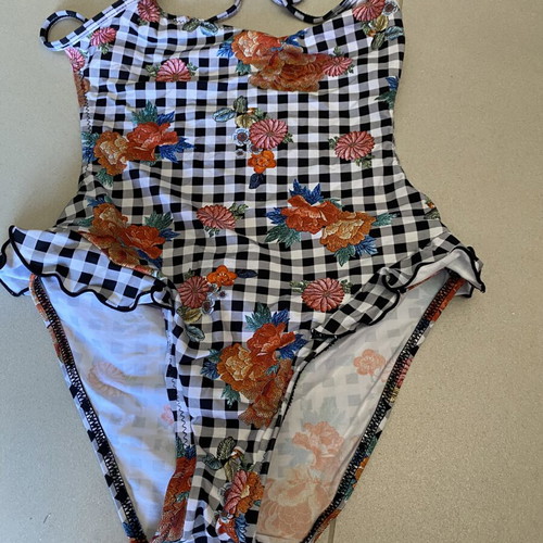 Girls' one-piece swimsuit size 8 new