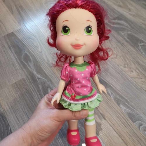 Strawberry Shortcake doll like new