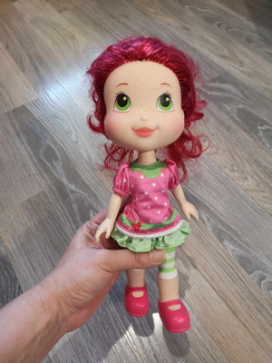 Strawberry Shortcake doll like new