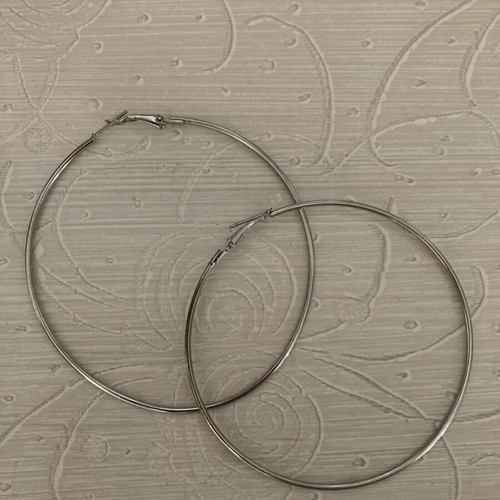 Silver hoop earrings used, large size, do not tarnish