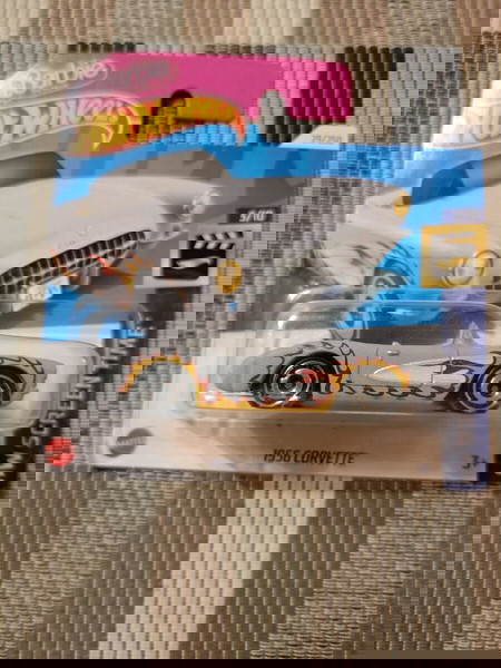 Hot wheels - Corvette 1956 (κλειστό!)