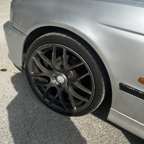 BMW 19-inch rims used with minor crack repairable
