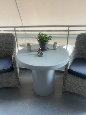 Τραπέζι στρογγυλό τσιμεντένιο σαν καινούργιο