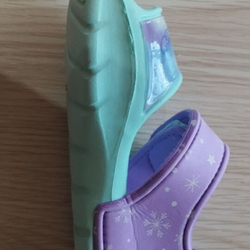 Frozen District sandals for girls size 25 like new, purple and turquoise