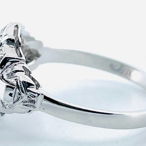 Women's ring with rare natural pink diamonds and 18 ct white gold