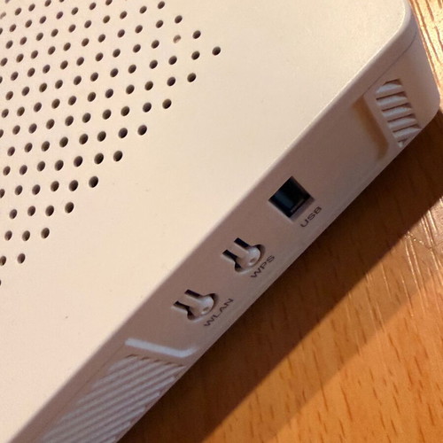 Router Vodafone ZTE ZXHN H267A like new with power and LAN cables