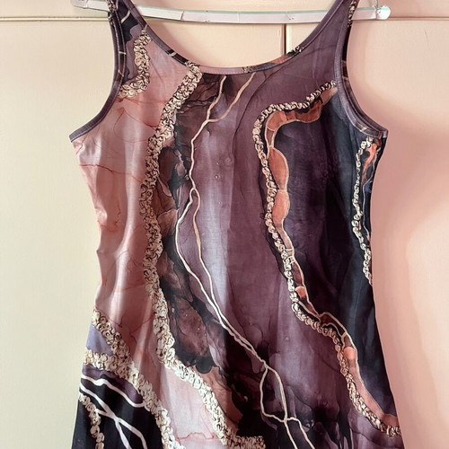 Women's sleeveless top with marble print, summer fashion