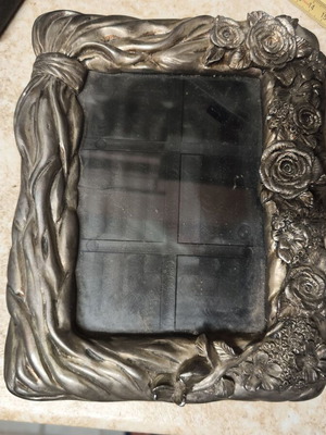Old frame with carvings like new
