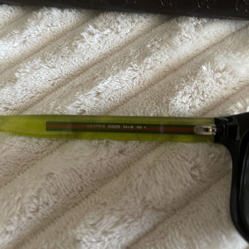 Gucci sunglasses unisex with green mirror lenses and black frame like new