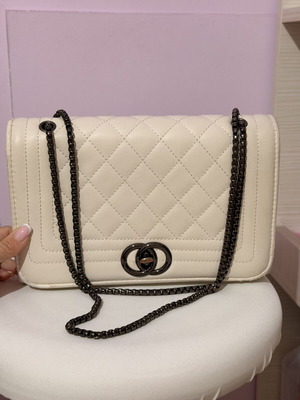 Women's shoulder bag like new, beige, dimensions 26x18
