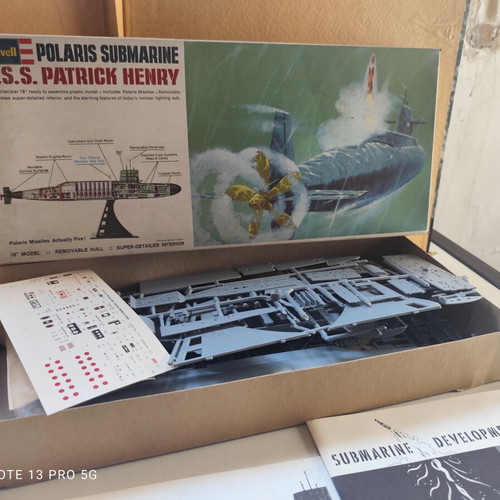 Revell U.S.S. Patrick Henry Polaris Submarine model
