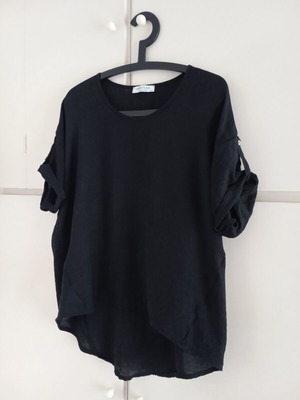 Celestino blouse black like new, sizes S and M