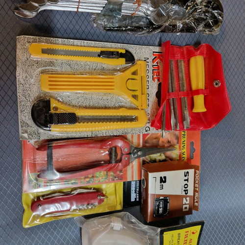 Tool set 20 pcs new with German wrenches, pliers, screwdrivers, cutters, scissors, knife, tape measure and mask