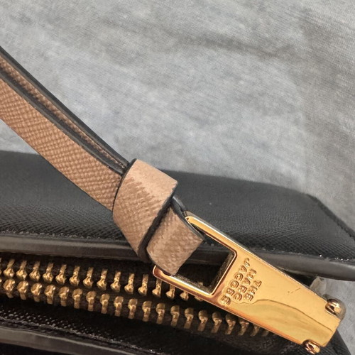 Marc Jacobs Snapshot wallet used, shiny saffiano leather, black and beige