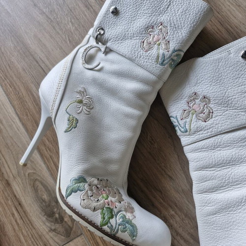 Dior boots SS 2005 like new, white with floral embroidery