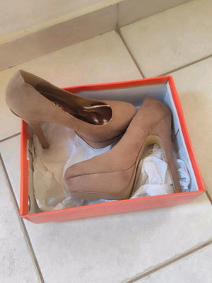 Suede beige pumps new with thin 13 cm heel and 3 cm platform