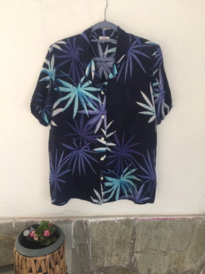 Vintage Hawaiian Shirt L with Tropical Leaf Pattern, Like New