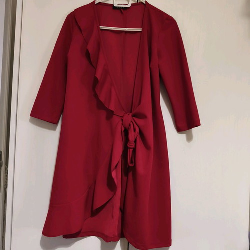 Red dress with belt like new Issue Fashion