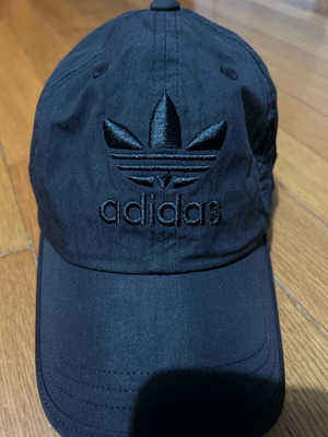 Καπέλο Adidas καινούργιο, μαύρο με ρυθμιζόμενο κλιπς