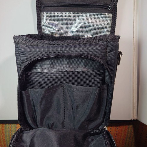 Small camera carrying bag used for compact mirrorless cameras