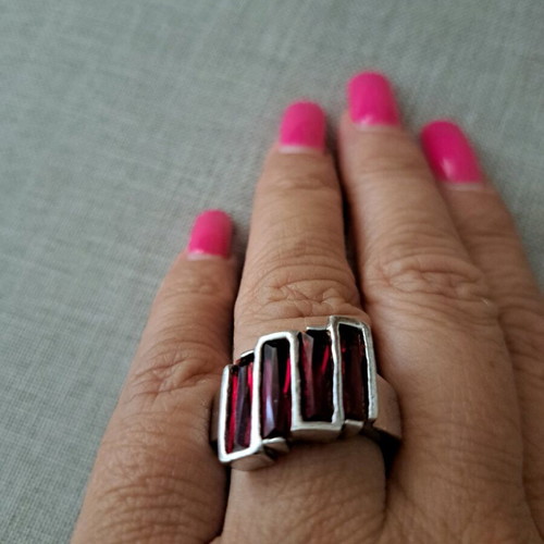 Silver ring like new with burgundy stones