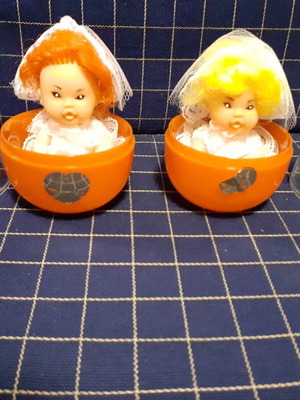 Small dolls in egg new