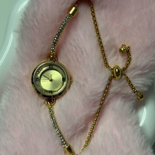 Gold elegant women's wristwatch
