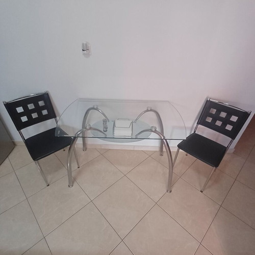 Kitchen table with 2 chairs like new, glass and INOX
