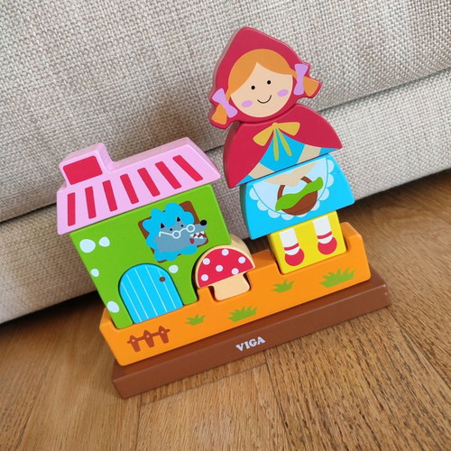 VIGA Magnetic Standing Puzzle Like New, Red Riding Hood Theme
