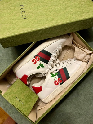 Gucci Ace white sneakers with red and green stripe, like new