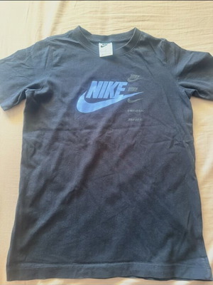 Nike T-shirt for kids 146 cm, like new, black
