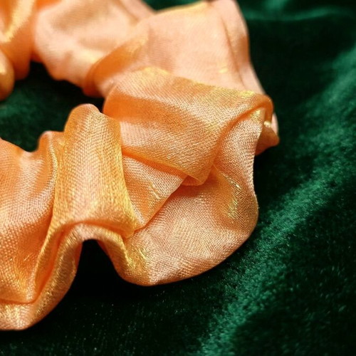 Scrunchie in salmon and gold color like new
