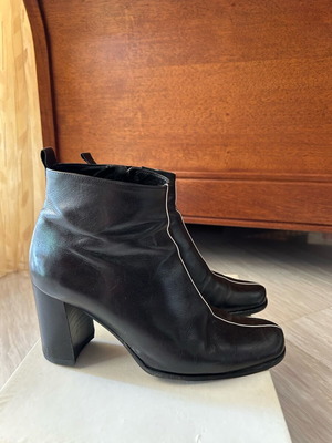 Leather ankle boots used, size 38, black and white