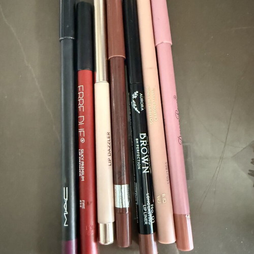 Pack of 7 lipliners