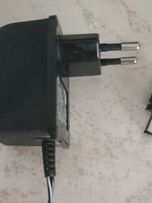 Φορτιστής 9V 200mA σαν καινούργιος για λευκή συσκευή
