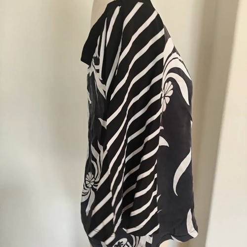Tricot Design Black and White Top size S like new, silk and viscose