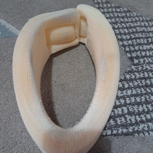 Soft cervical collar like new, foam material