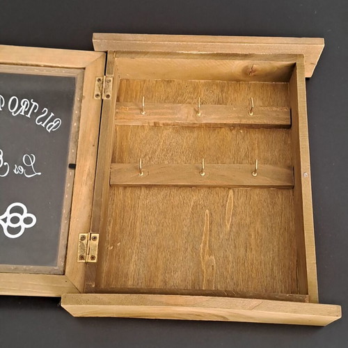 Key storage box like new, wall-mounted with six slots