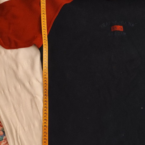 Men's winter sweater used, red and black, size medium